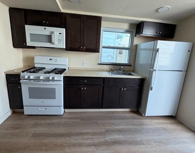 227 E Broad - Photo Thumbnail 1