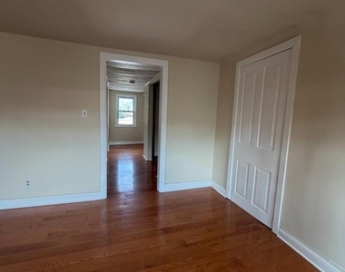 227 E Broad - Photo Thumbnail 7