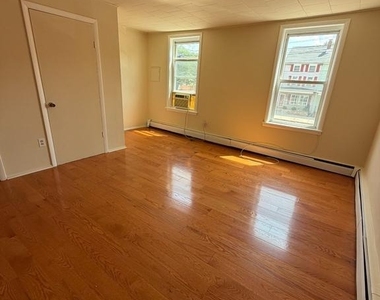 227 E Broad - Photo Thumbnail 2