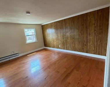 227 E Broad - Photo Thumbnail 3