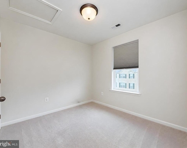 45710 N Maxine Way - Photo Thumbnail 20