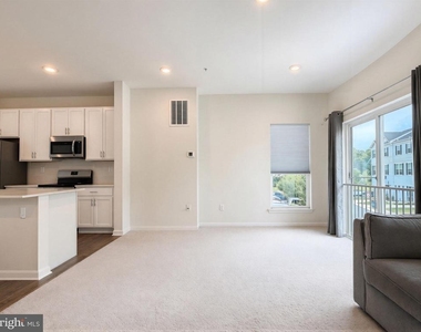 45710 N Maxine Way - Photo Thumbnail 8