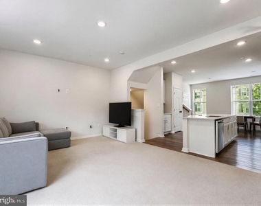 45710 N Maxine Way - Photo Thumbnail 7