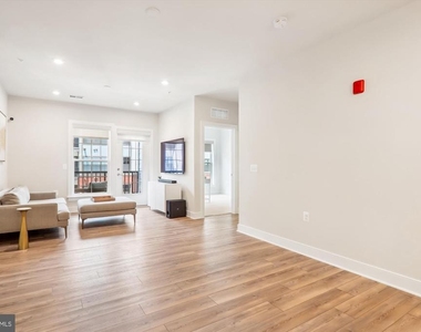 104 Saint Ives Place - Photo Thumbnail 15
