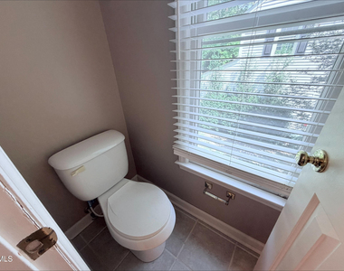 100 Drywood Place - Photo Thumbnail 7