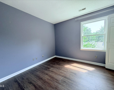 100 Drywood Place - Photo Thumbnail 9