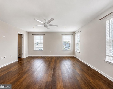10552 Neil Armstrong Way - Photo Thumbnail 4
