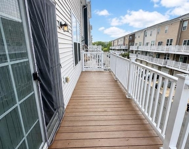 10552 Neil Armstrong Way - Photo Thumbnail 3
