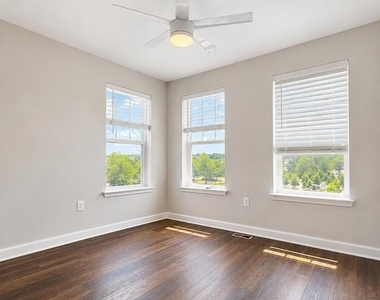 10552 Neil Armstrong Way - Photo Thumbnail 8