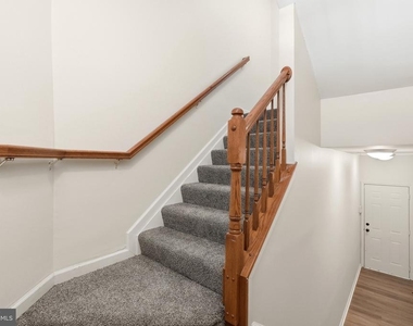 941 Pine Forest Lane - Photo Thumbnail 5