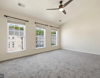 941 Pine Forest Lane - Photo Thumbnail 19