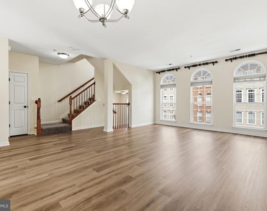 941 Pine Forest Lane - Photo Thumbnail 7