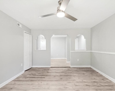 526 Wilson Bridge Drive - Photo Thumbnail 3