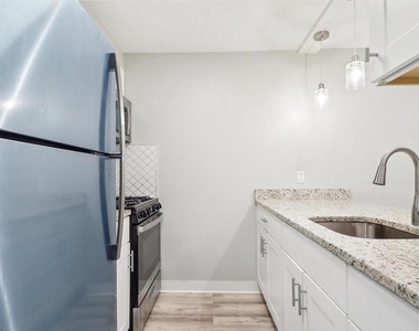 526 Wilson Bridge Drive - Photo Thumbnail 8