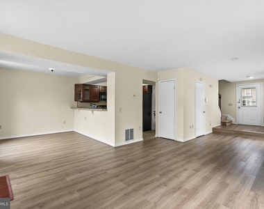 3811 Ernst Drive - Photo Thumbnail 7
