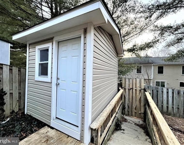 17626 Longview Lane - Photo Thumbnail 36