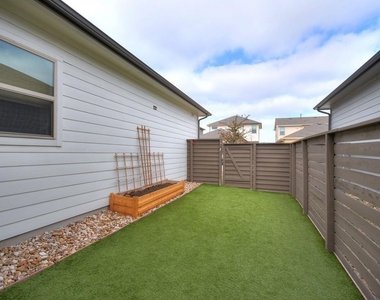 1708 Arcilla St - Photo Thumbnail 27