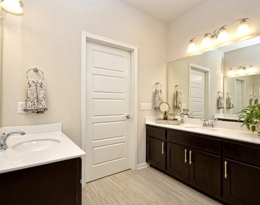 1708 Arcilla St - Photo Thumbnail 13