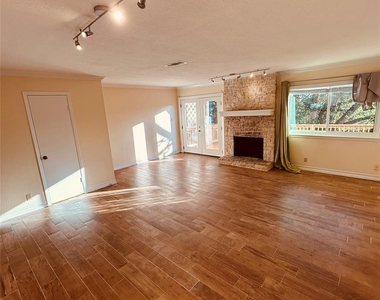 3529 North Hills Dr - Photo Thumbnail 4