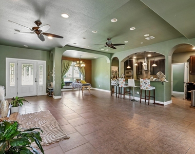 286 Simpson Ave - Photo Thumbnail 3