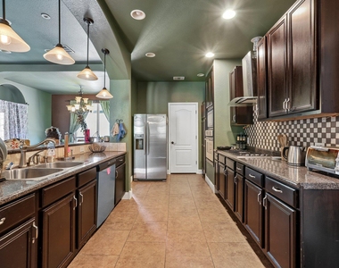 286 Simpson Ave - Photo Thumbnail 8