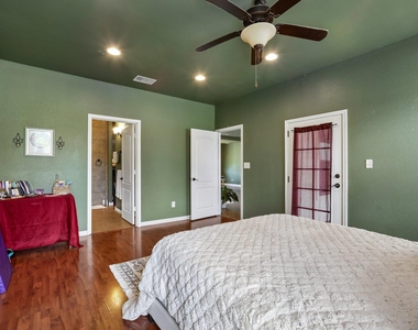 286 Simpson Ave - Photo Thumbnail 11