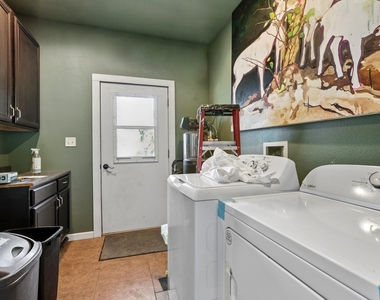 286 Simpson Ave - Photo Thumbnail 19