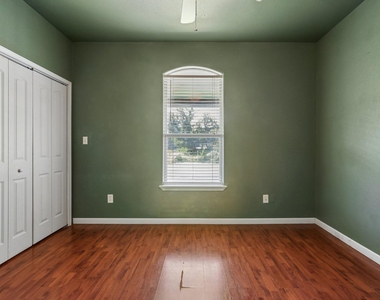 286 Simpson Ave - Photo Thumbnail 15
