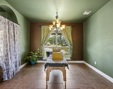 286 Simpson Ave - Photo Thumbnail 4