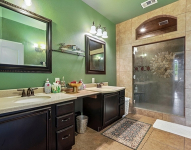 286 Simpson Ave - Photo Thumbnail 12