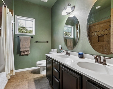 286 Simpson Ave - Photo Thumbnail 16