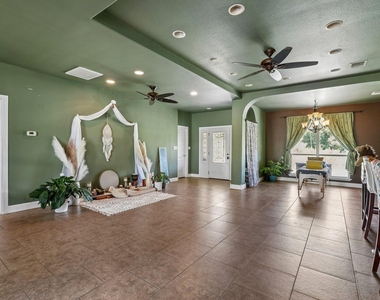 286 Simpson Ave - Photo Thumbnail 6