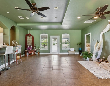286 Simpson Ave - Photo Thumbnail 5
