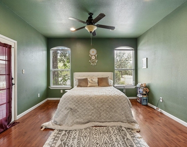 286 Simpson Ave - Photo Thumbnail 9