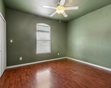 286 Simpson Ave - Photo Thumbnail 14