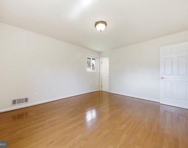 11601 Gowrie Court - Photo Thumbnail 18