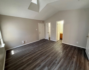 9313 Kempler Dr - Photo Thumbnail 7