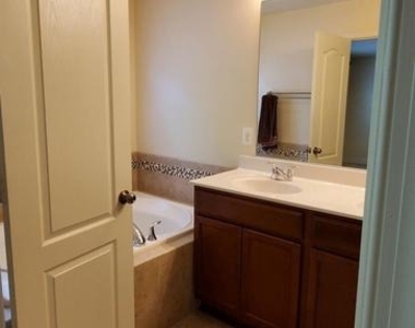 12425 Horseshoe Bend Circle - Photo Thumbnail 23