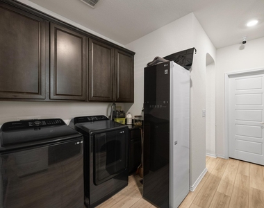 7207 Wink Way - Photo Thumbnail 14