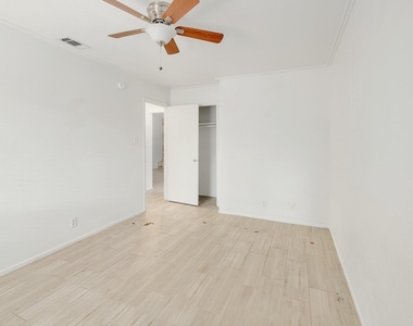 12202 Dundee Dr - Photo Thumbnail 11