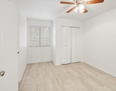 12202 Dundee Dr - Photo Thumbnail 12