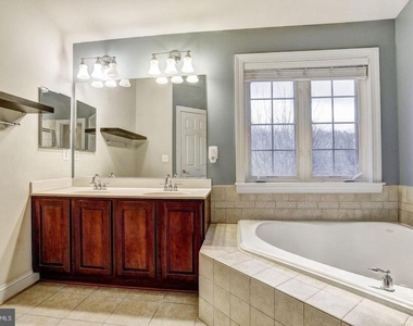 8496 Pamela Way - Photo Thumbnail 9