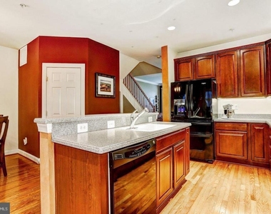8496 Pamela Way - Photo Thumbnail 4