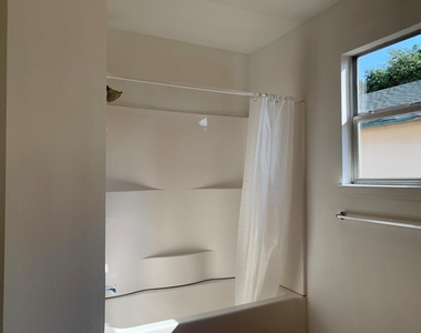 210 Evergreen Cir - Photo Thumbnail 13