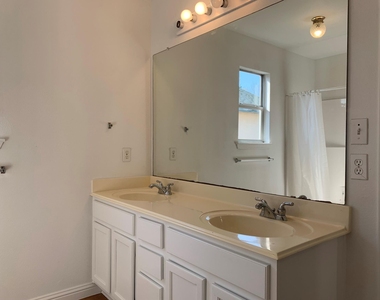 210 Evergreen Cir - Photo Thumbnail 12
