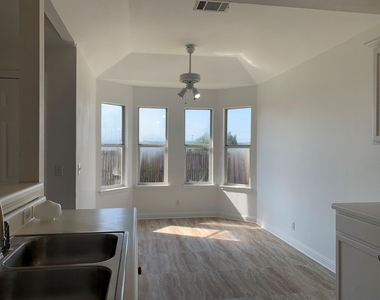 210 Evergreen Cir - Photo Thumbnail 6