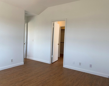 210 Evergreen Cir - Photo Thumbnail 11