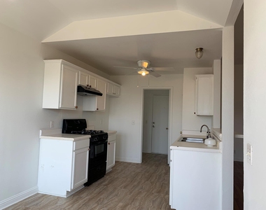 210 Evergreen Cir - Photo Thumbnail 7
