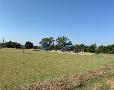 210 Evergreen Cir - Photo Thumbnail 20