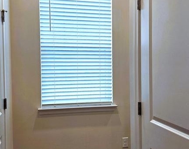 717 Pickerel Place - Photo Thumbnail 5